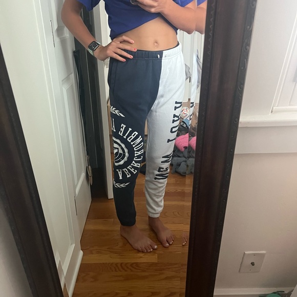 Abercrombie & Fitch New York Sweatpants - Picture 2 of 2